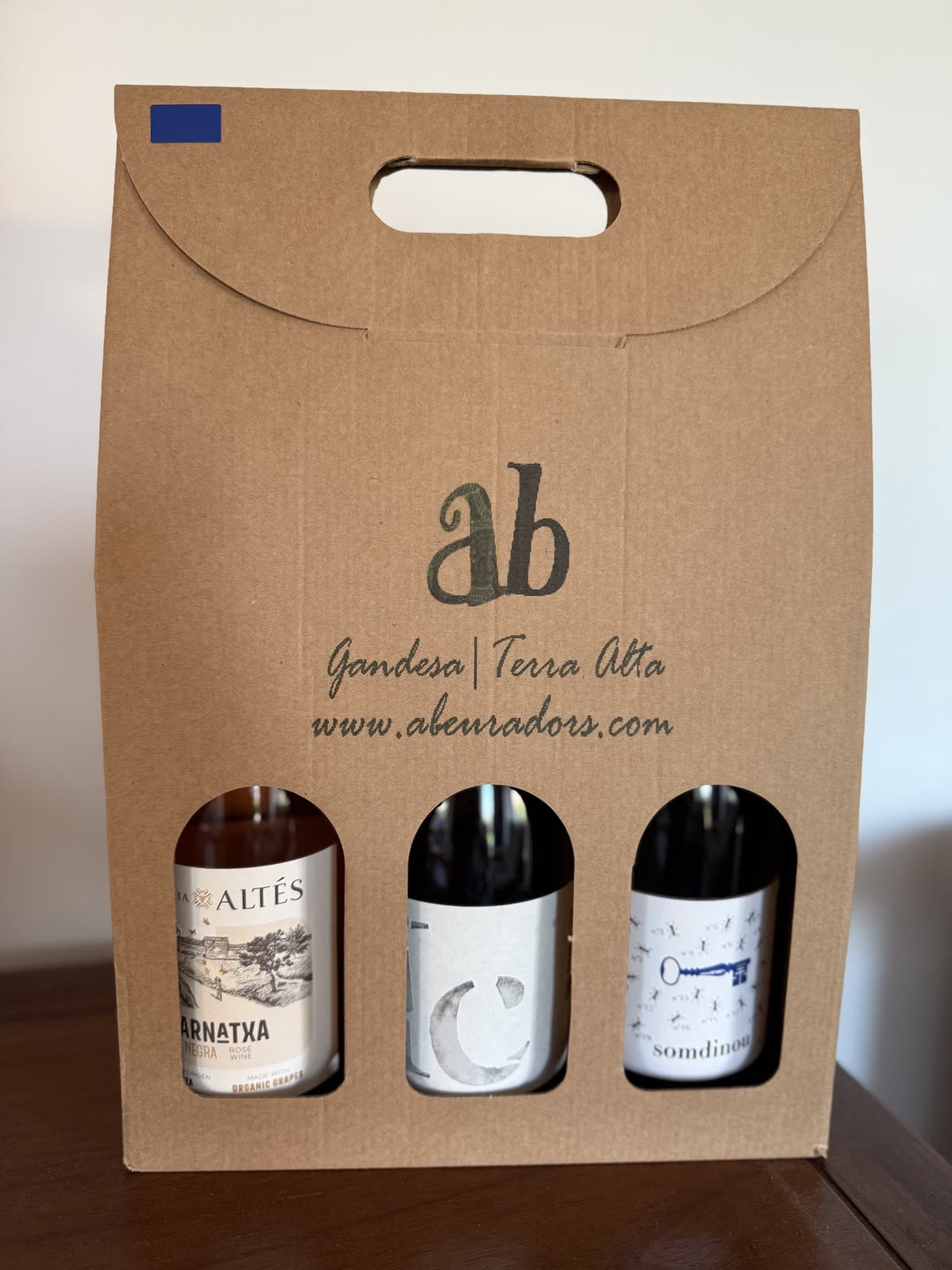 Caixa regal amb vins de la Terra Alta